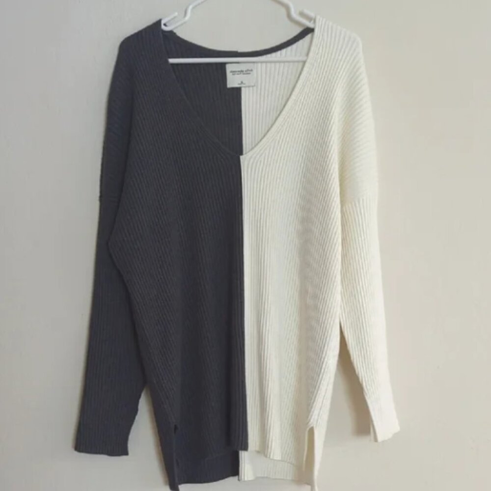 Abercrombie & Fitch Soft AF Collection Grey Cream V-Neck Tunic Sweater - XL